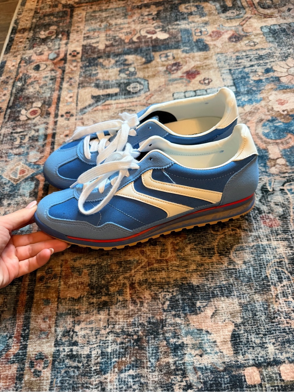 No Boundaries Women's Light Blue and White Retro Runner Sneakers